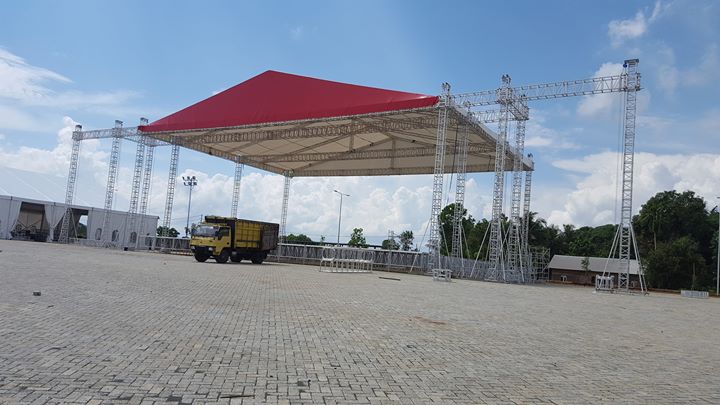 Wit stage & tent