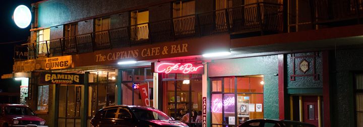 Captain's Cafe & Bar