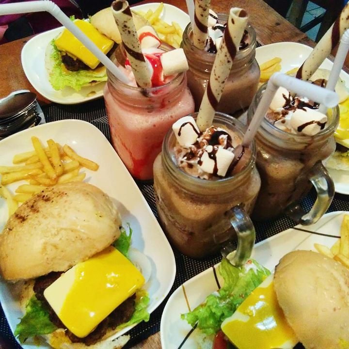 Tekies Frappe and Burgers