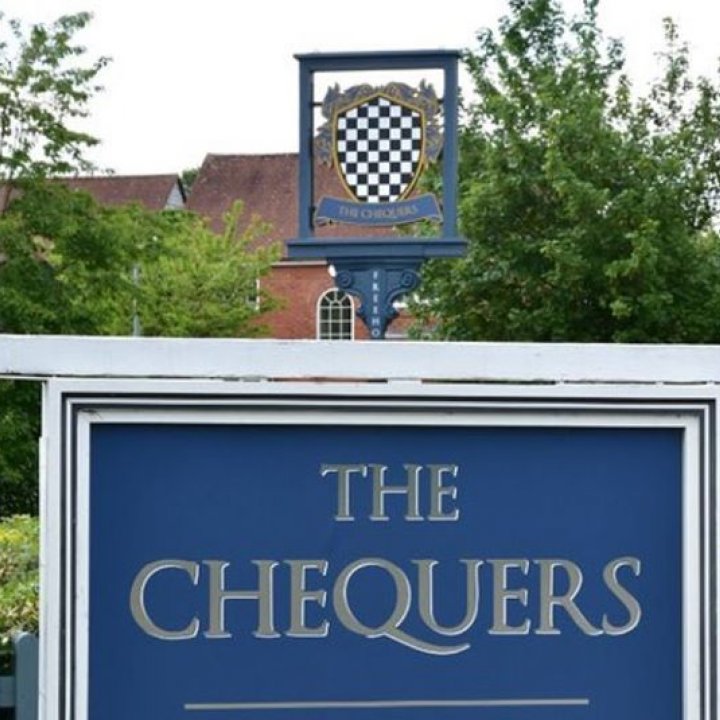 Chequers Pub, Bragbury End