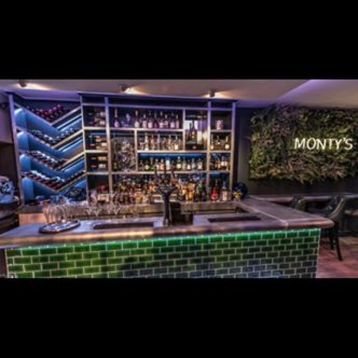 Monty's Restaurant & Wine Bar