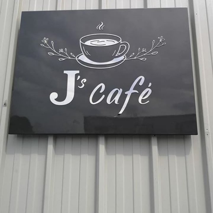 J’s Café