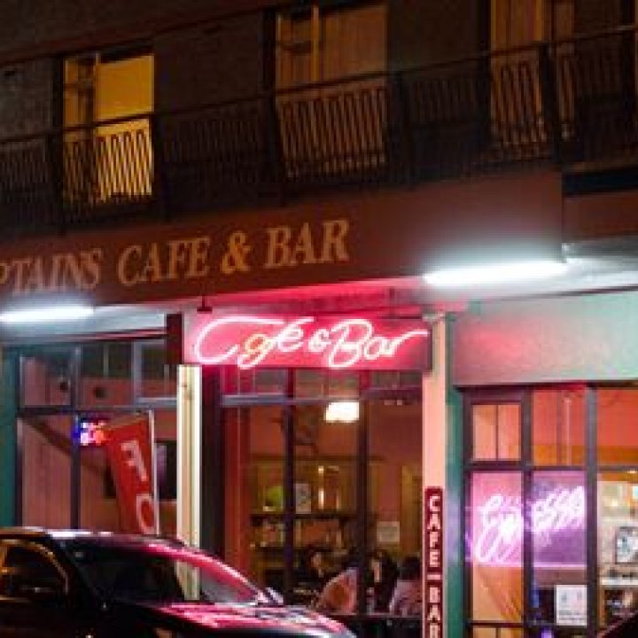 Captain's Cafe & Bar