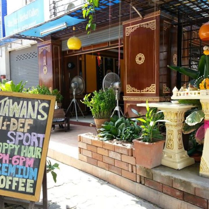 Tawan's Corner Bar and Bistro